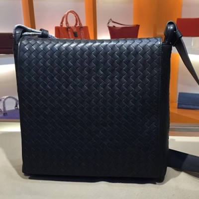 Bottega Veneta Leather Black Messenger Shoulder Bag,30cm - 보테가 베네타 레더 블랙 남성용 메신저 숄더백 BVB0083,30cm