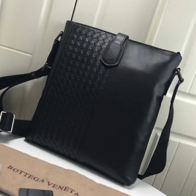 Bottega Veneta Leather Black Cross Bag,26cm - 보테가 베네타 레더 블랙 남성용 크로스백 ,BVB0127,26cm