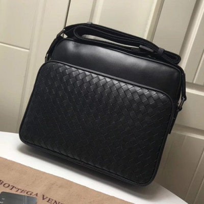 Bottega Veneta Leather Black Cross Bag,29cm - 보테가 베네타 레더 블랙 남성용 크로스백 ,BVB0128,29cm