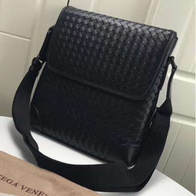 Bottega Veneta Leather Black Cross Bag,28cm - 보테가 베네타 레더 블랙 남성용 크로스백 ,BVB0129,28cm