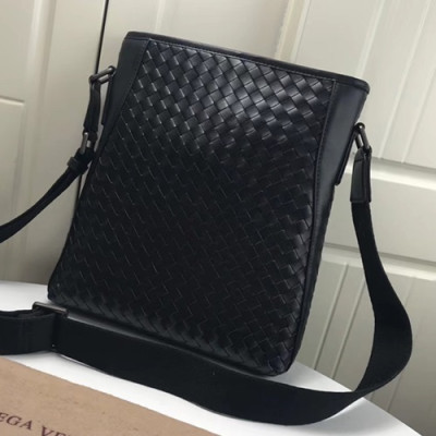 Bottega Veneta Leather Black Cross Bag,26cm - 보테가 베네타 레더 블랙 남성용 크로스백 ,BVB0130,26cm