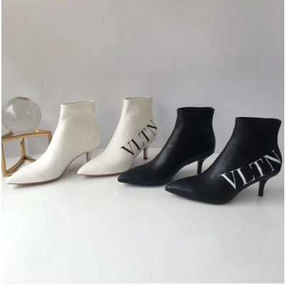 Valentino Logo 2018 Ankle Boots Black/White - 발렌티노 로고 앵글부츠 블랙/화이트 VAL0106X ,2컬러 (블랙/화이트) Size (225 - 245)