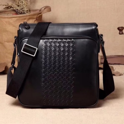 Bottega Veneta Leather Black Cross Bag,26cm - 보테가 베네타 레더 블랙 남성용 크로스백 M8418,BVB0135,26cm