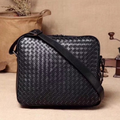Bottega Veneta Leather Black Cross Bag,27cm - 보테가 베네타 레더 블랙 남성용 크로스백 M8149,BVB0137,27cm