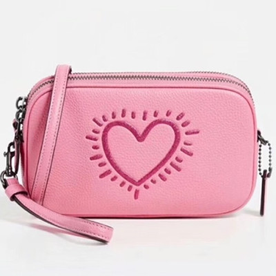 Coach Keith Haring Camera Leather Shoulder Bag,20cm - 코치 키스 해링 카메라 레더 숄더백 COAB0073,20cm,핑크