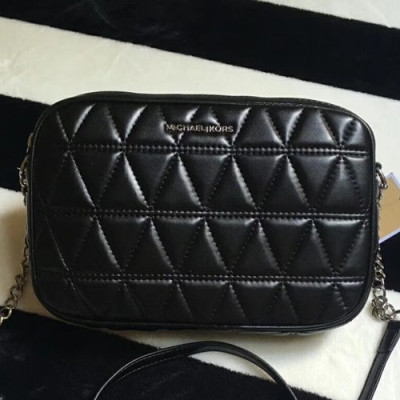 Michael Kors Leather Camera Shoulder Bag,23cm - 마이클 코어스 레더 카메라 숄더백 MKB0187,23cm,블랙