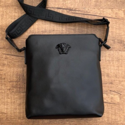 Versace  2018 Leather Shoulder Bag ,28CM - 베르사체 2018 레더 남성용 숄더백,VERB0014,28CM,블랙