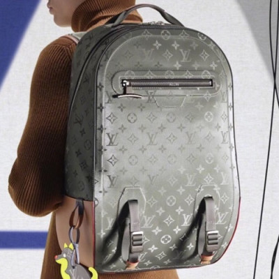 Louis Vuitton 2018 Monogram Titanium Back Pack,31cm - 루이비통 2018 모노그램 티타늄 남성용 백팩,M43881 ,LOUB0760 ,31cm,그레이