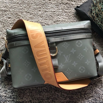 Louis Vuitton 2018 Monogram Messenger Shoulder Bag,29.5cm - 루이비통 2018 모노그램 메신저 남성용 숄더백 M43889 ,LOUB0773 ,29.5cm,그레이