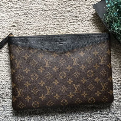 Louis Vuitton Daily Pouch MonogramClutch Bag,29.5cm- 루이비통 데일리 파우치 모노그램 클러치백,M62048,LOUB0851,29.5cm,브라운+블랙