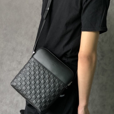 Louis Vuitton District Pochette Shoulder Bag,26cm - 루이비통 디스트릭트 포쉐트 남성용 숄더백 M23355,LOUB0874 ,26cm,블랙
