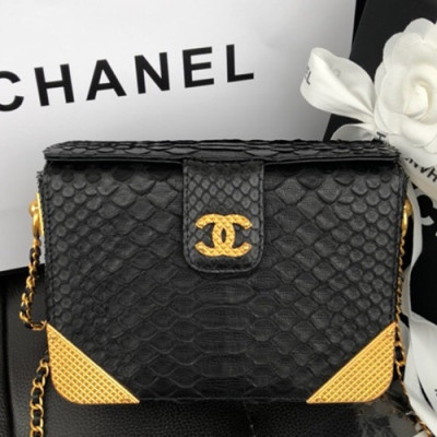 Chanel 2019 Leather Chain Pouch Shoulder Bag ,19CM - 샤넬 2019 레더 체인 파우치 숄더백  CHAB0544,19CM,블랙(골드)