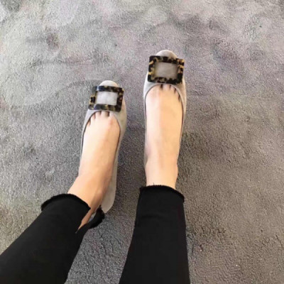 Roger Vivier 2019 Ladies Embellished Velvet Flat Shoes - 로저비비에 여성 엠블리쉬 벨벳 플랫 슈즈 Rog0042x.Size(220 - 250).브라운아이보리