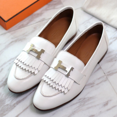 Hermes 2019 Womens H Logo Tassel Strap Leather Loafer - 에르메스 여성 H로고 태슬 스트랩 레더 로퍼 Her0252x.Size(225 - 245).화이트