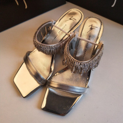Giuseppe Zanoti 2019 Ladies Juwel Patent Middle-heel Sandal - 쥬세페자노티 여성 쥬얼 페이던트 미들힐 샌들 Giu0020x.Size(225 - 250).실버