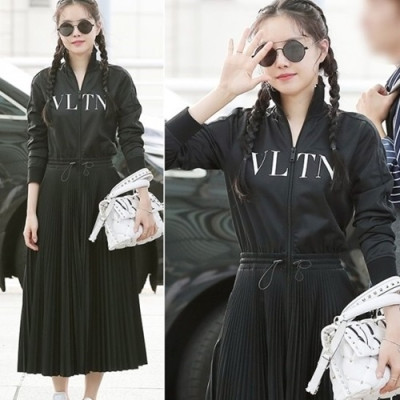 Valentino 2019 Leather Stud Tote Shoudler Bag,23CM - 발렌티노 2019 레더 스터드 토트 숄더백,0055-VTB0036,23CM,화이트 - 손나은