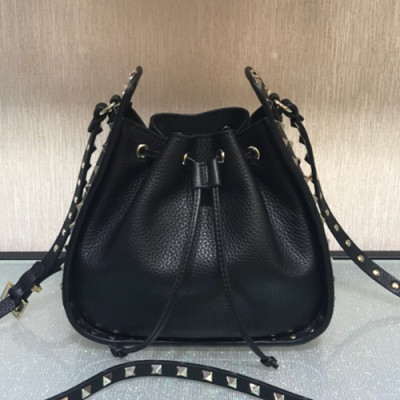 Valentino 2019 Leather  Rockstud Bucket Small Shoudler Bag,20CM - 발렌티노 2019 레더 락스터드 버킷 스몰 숄더백,VTB0183,20CM,블랙