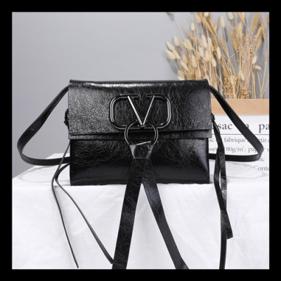 Valentino 2019 V-ring Leather Mini Shoudler Bag,21CM - 발렌티노 2019 브이링 여성용 레더 미니 숄더백 ,VTB0430,21CM,블랙