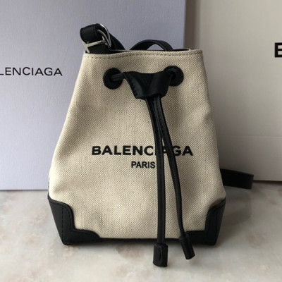 [미니멀한 사이즈의 데일리 버킷백]Balenciaga 2019 Canvas & Leather Bucket Shoulder Cross Bag,19CM - 발렌시아가 2019 캔버스&레더 버킷 숄더 크로스백,BGB0037,19CM,베이지+블랙