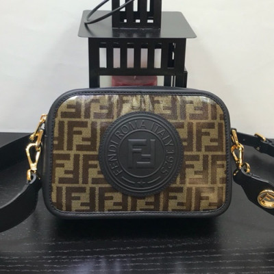 Fendi 2019 Camera Shoulder Bag ,22CM - 펜디 2019 남여공용 카메라 숄더백  FENB0108,22CM,블랙