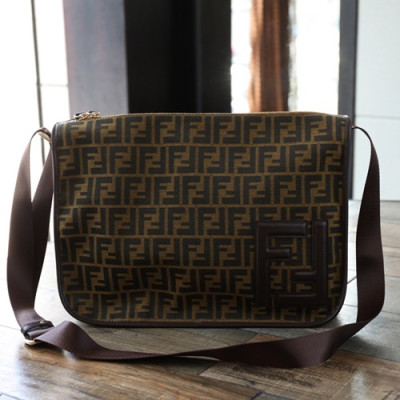 Fendi 2019 Shoudler Bag ,33/40CM - 펜디 2019 레더 남성용 숄더백  FENB0184,33/40CM,브라운