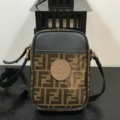 Fendi 2019 PVC Shoulder Bag,19CM - 펜디 2019 PVC 남여공용 숄더백  FENB0277,19CM,블랙+브라운