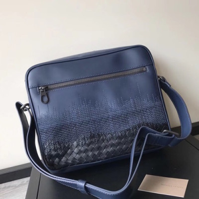 Bottega Veneta Leather Messenger Shoulder Bag,28cm - 보테가 베네타 레더 남성용 메신저 숄더백 477028,BVB0209,28cm,네이비