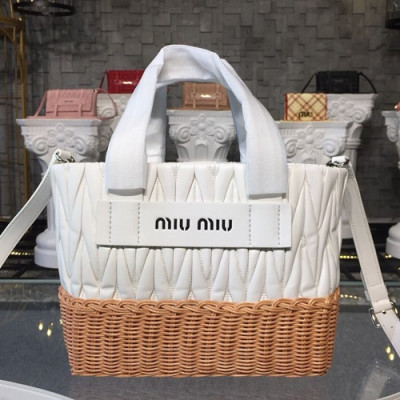 MiuMiu 2019 Nappa Leather and Wicker Bucket Tote Shoulder Bag,25cm - 미우미우 2019 나파 레더 위커 버킷 토트 숄더백,5BA076, MIUB0201 , 25cm,화이트