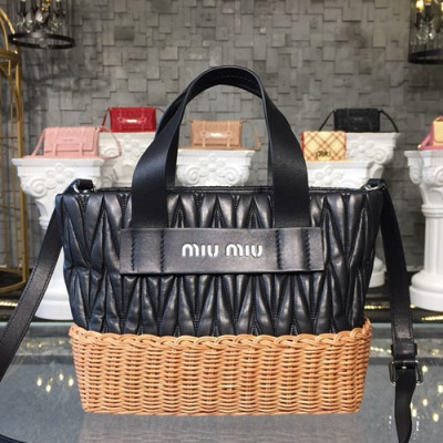 MiuMiu 2019 Nappa Leather and Wicker Bucket Tote Shoulder Bag,25cm - 미우미우 2019 나파 레더 위커 버킷 토트 숄더백,5BA076, MIUB0202 , 25cm,블랙