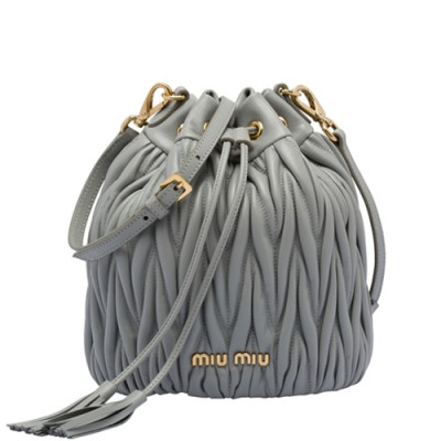 MiuMiu 2019  Matelasse Bucket Shoulder Cross Bag,18cm - 미우미우 2019 마틀라세 버킷 숄더 크로스백,5BE014, MIUB0206 , 18cm,그레이