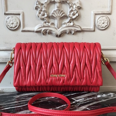 MiuMiu 2019  Matelasse  Shoulder Cross Bag,21.5cm - 미우미우 2019 마틀라세 숄더 크로스백,5BH080, MIUB0235,21.5cm,레드