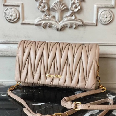 MiuMiu 2019  Matelasse Shoulder Cross Bag,19cm - 미우미우 2019 마틀라세 숄더 크로스백,5BH017, MIUB0296 , 19cm,베이지