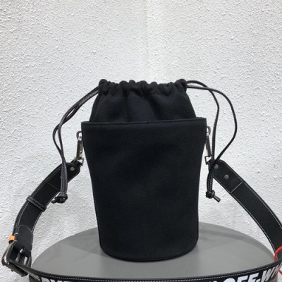 Off White 2019 Canvas Bucket Shoulder Bag,29cm - 오프화이트 2019 캔버스 남여공용 버킷 숄더백 5530-OFFB0011,29cm,블랙