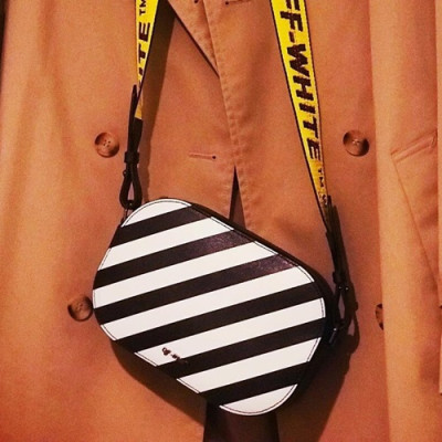 Off White 2019 Leather Camera Shoulder Bag,21cm - 오프화이트 2019 레더 카메라 숄더백 5522-OFFB0023,21cm,블랙+화이트