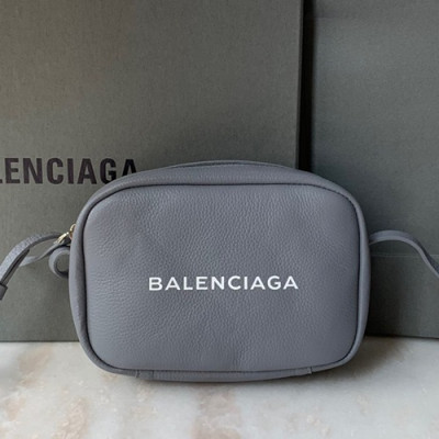 Balenciaga 2019 Leather Everyday Camera Shoulder Bag,20/25CM - 발렌시아가 2019 레더 에브리데이 남여공용 카메라 숄더백,BGB0400,20/25CM,그레이