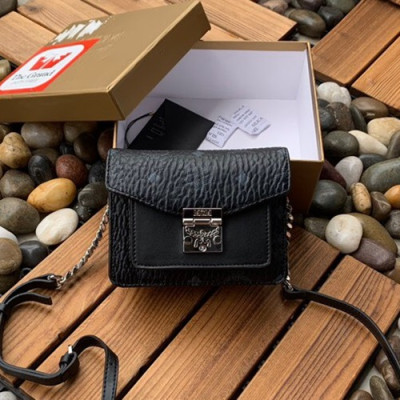 MCM 2019 Patricia Visetos Mini Shoulder Bag,17.5cm - 엠씨엠 2019 패트리샤 비세토스 여성용 미니 숄더백 MCMB0326, 17.5cm,블랙