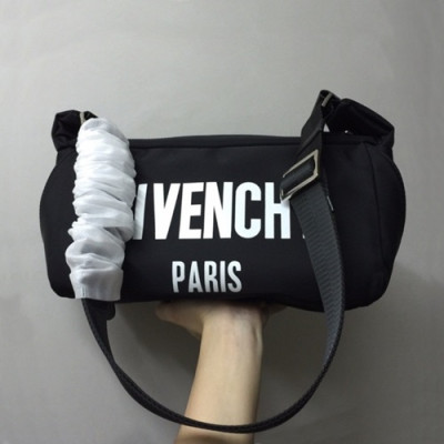 [데일리 백]Givenchy  2019 Nylon Hip Sack Belt Bag / Shoulder Bag,30cm - 지방시 2019 나일론 남성용 힙색 벨트백 / 숄더백,GVB0218,30cm,블랙