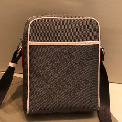 Louis Vuitton 2019 Damier Geant Canvas Messenger Shoulder Bag,27cm - 루이비통 2019 다미에 제앙 캔버스 메신저 숄더백 M93223,LOUB1600,27cm,카키브라운