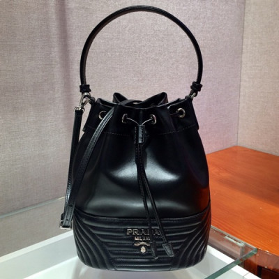 Prada 2019 Women Leather Bucket Tote Shoulder Bag ,23CM - 프라다 2019 여성용 레더 버킷 토트 숄더백 1BH038-18,23CM,블랙