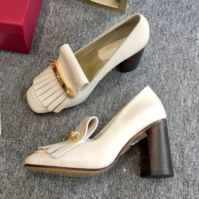 Valentino 2019 Ladies Tassel Metal Logo Pumps High Heel - 발렌티노 2019 여성용 태슬 메탈 로고 펌프스 하이힐 VTS0026.Size(225 - 250).화이트