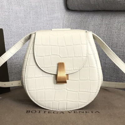 Bottega Veneta 2019 Pamellato Leather  Hip Sack / Cross Bag ,16cm - 보테가 베네타 2019 팔멜라토 레더 여성용 힙색 / 크로스백 576643,BVB0378,16cm,화이트