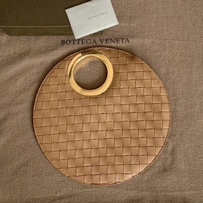 Bottega Veneta 2019 Rim In Maxi Intreccio Leather Clutch Bag,27cm - 보테가 베네타 2019 맥시 인트레치오 림 레더 여성용 클러치백,590061,BVB0385,27cm,카멜