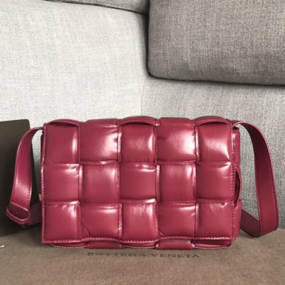 Bottega Veneta 2019 Padding Cassetta Leather Shoulder Bag,26cm - 보테가 베네타 2019 패딩 카세트 레더 여성용 숄더백 591970,BVB0398,26cm,퍼플와인