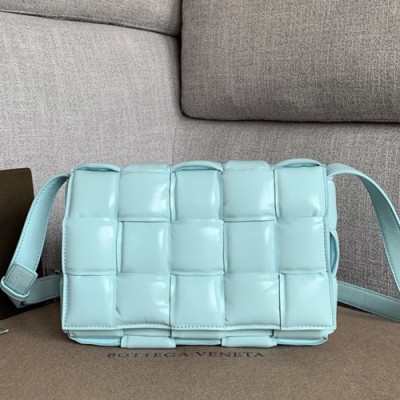 Bottega Veneta 2019 Padding Cassetta Leather Shoulder Bag,26cm - 보테가 베네타 2019 패딩 카세트 레더 여성용 숄더백 591970,BVB0399,26cm,스카이블루