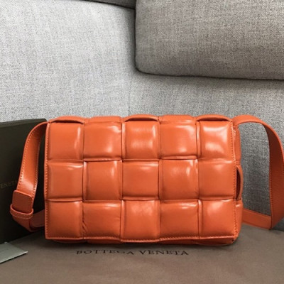 Bottega Veneta 2019 Padding Cassetta Leather Shoulder Bag,26cm - 보테가 베네타 2019 패딩 카세트 레더 여성용 숄더백 591970,BVB0400,26cm,오렌지