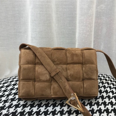 Bottega Veneta 2019 Cassetta Suede Shoulder Bag,25cm - 보테가 베네타 2019 카세트 스웨이드 여성용 숄더백,BVB0434,25cm,카멜