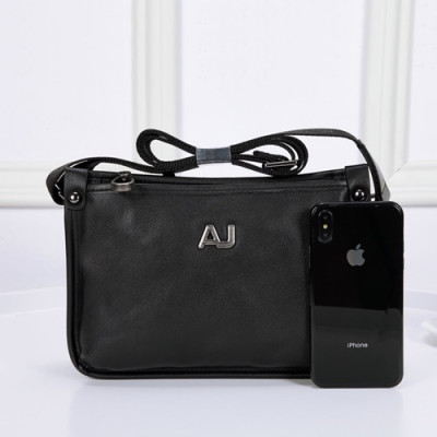 Armani 2019 Mens Leather Messenger Shoulder Bag ,24CM - 알마니 2019 남성용 레더 메신저 숄더백,ARMB0002 ,24cm,블랙