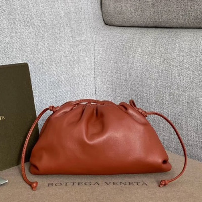 Bottega Veneta 2019 The Pouch Bag / Shoulder Bag,22cm - 보테가 베네타 2019 더 파우치 백 / 숄더백, 585852,BVB0461,22cm,브릭브라운
