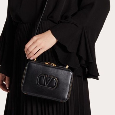 Valentino 2019 Vsling Leather Camera Shoudler Bag,18CM - 발렌티노 2019 브이슬링 레더 카메라 숄더백,0020-VTB0905,18CM,블랙