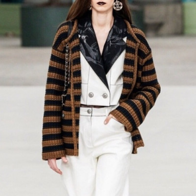 [샤넬]Chanel 2020 Ladies Trendy V-neck Cardigan- 샤넬 2020 여성 트렌디 브이넥 니트 가디건 Cnl0524x.Size(s - l).브라운